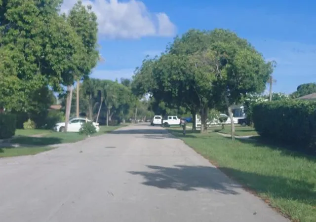 3rd image of 200 N Ware Dr, West Palm Beach, FL 33409 | MLS# B26043126