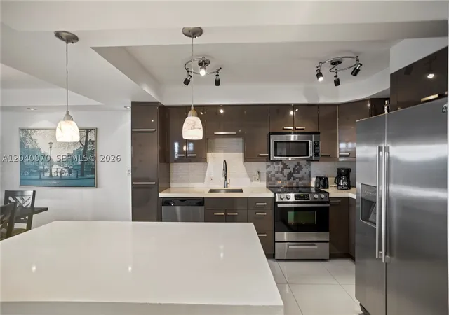 2nd image of 3050 N Palm Aire Dr #710, Pompano Beach, FL 33069 | MLS# A12040070