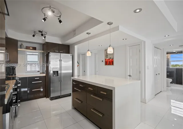 4th image of 3050 N Palm Aire Dr #710, Pompano Beach, FL 33069 | MLS# A12040070