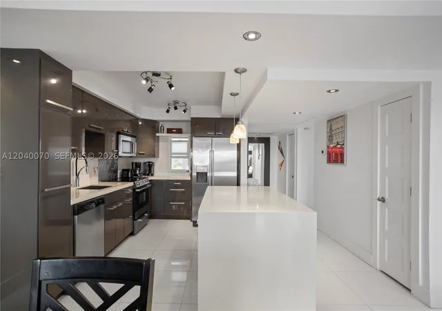 5th image of 3050 N Palm Aire Dr #710, Pompano Beach, FL 33069 | MLS# A12040070