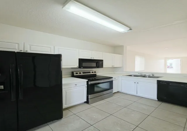 4th image of 4154 Napoli Lake Dr, Riviera Beach, FL 33410 | MLS# B26043140