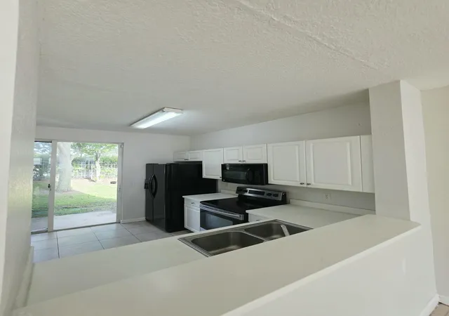 5th image of 4154 Napoli Lake Dr, Riviera Beach, FL 33410 | MLS# B26043140