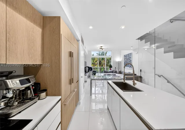 455 NE 39th #311
