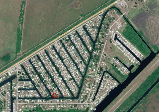 4th image of 1244 9th St, Okeechobee, FL 34974 | MLS# B26043283
