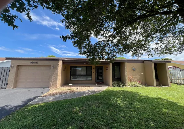 4th image of 8511 Nw 8Th St, Pembroke Pines, FL 33024 | MLS# B26043355