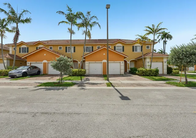 Homes for sale in Margate, FL | 560 St Tropez Ln, Margate, FL 33068 | MLS# B26043429