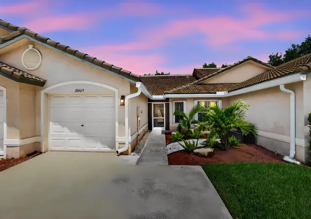 1st image of 10469 Pelican Dr, Wellington, FL 33414 | MLS# B26043435