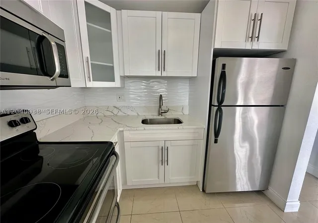 3rd image of 241 Se 9Th Ave, Pompano Beach, FL 33060