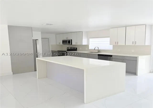 Photo 4 of Sale Pending at 18133 Sw 93Rd Ave, Palmetto Bay, FL 33157 | MLS# A12039904 | Listing updated on 2026-09-25