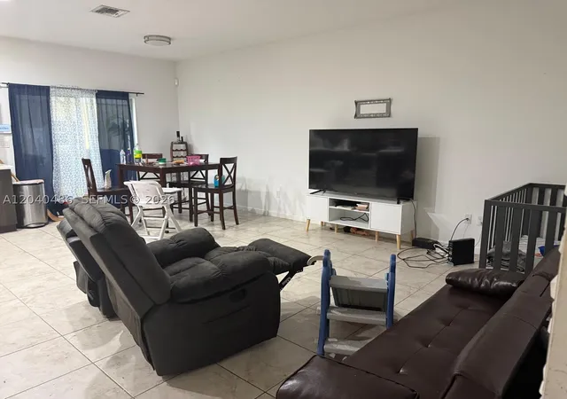 Photo 3 of Townhouse for sale at 4037 Nw 10th Pl, Plantation, FL 33313 | MLS# A12040486 | Listing updated on 2026-07-24