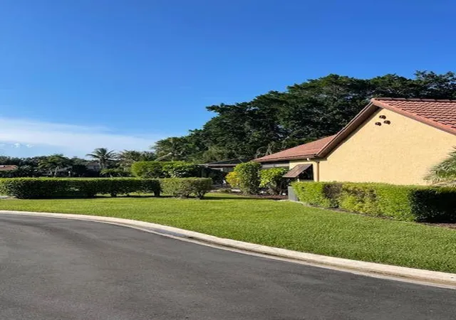 2nd image of 18 Ironwood Wy N, Palm Beach Gardens, FL 33418 | MLS# B26043535