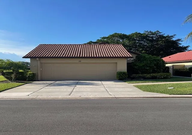 3rd image of 18 Ironwood Wy N, Palm Beach Gardens, FL 33418 | MLS# B26043535
