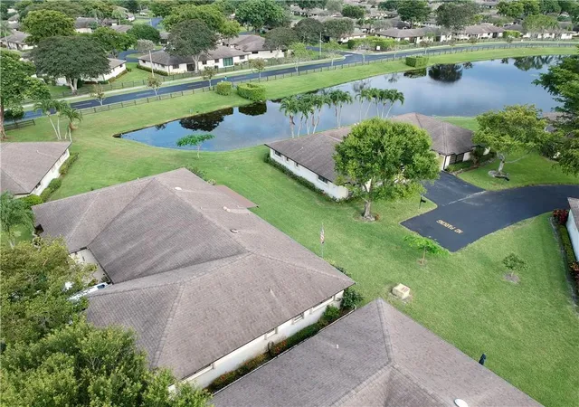 3rd image of 10151 Eaglewood Ter, Boynton Beach, FL 33436