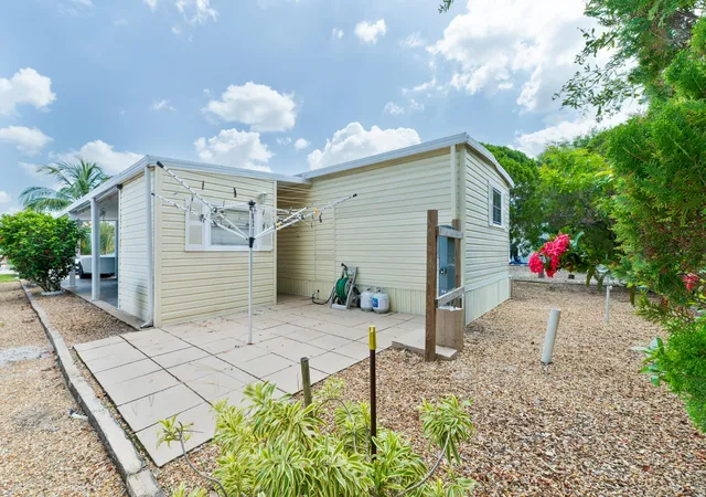 2nd image of 2874 Sw 58th St, Fort Lauderdale, FL 33312 | MLS# B26043593