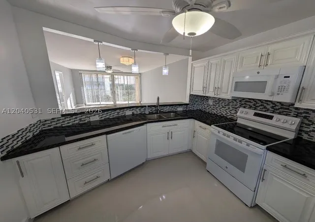 2nd image of 1750 Ne 191st St #622-3, Miami, FL 33179 | MLS# A12040531