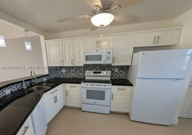 3rd image of 1750 Ne 191St St #622-3, Miami, FL 33179 | MLS# A12040531
