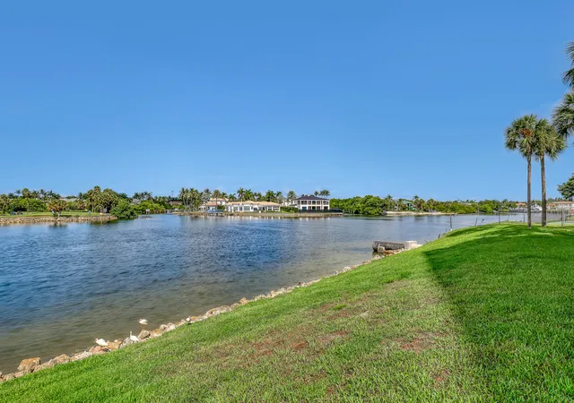 2nd image of 356 Golfview Rd, North Palm Beach, FL 33408