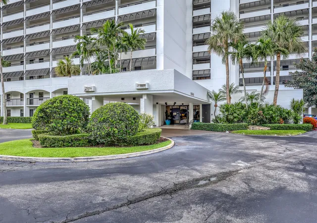 3rd image of 356 Golfview Rd #403, North Palm Beach, FL 33408 | MLS# B26043753