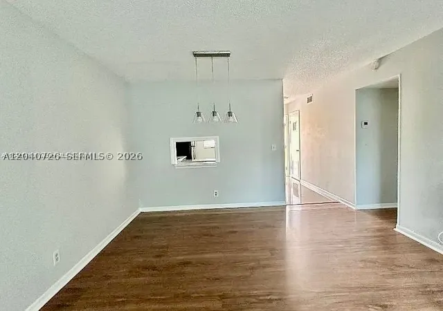 Listing Photo 5 - Condo for sale in building located at 100 Berkley Rd, Hollywood, FL 33024 - Unit #210