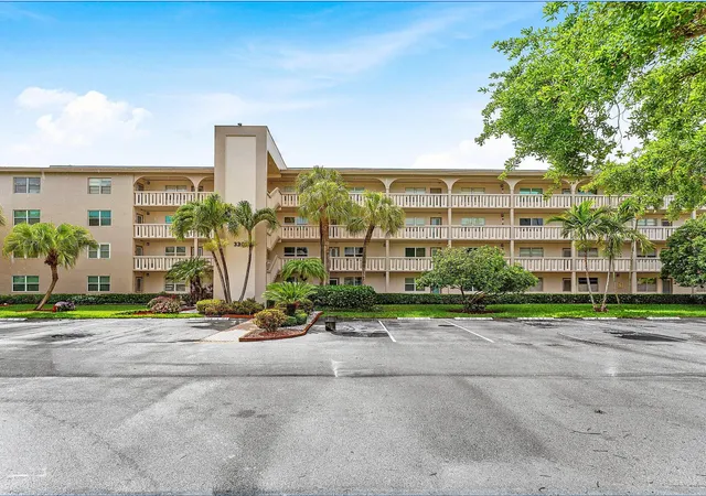 2nd image of 3301 Aruba Wy #D3, Coconut Creek, FL 33066 | MLS# B26043772