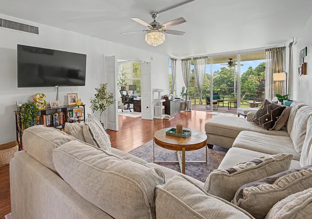 Homes for sale in Pompano Beach, FL | 3930 Oaks Clubhouse Dr #304, Pompano Beach, FL 33069 | MLS# B26043782