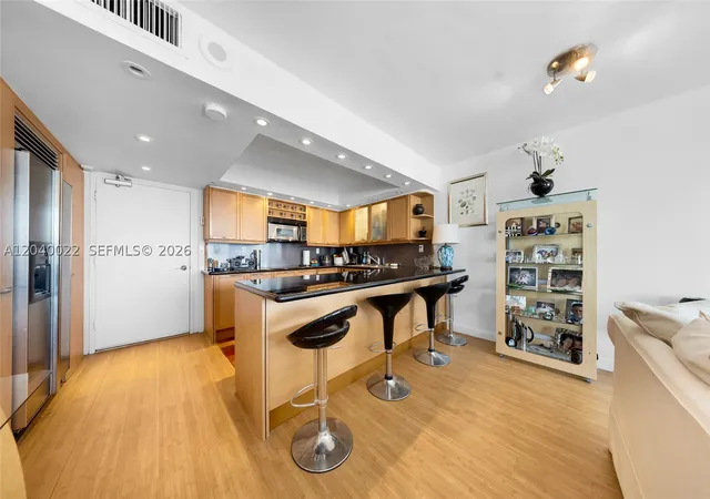 Photo 4 of Condo for sale at 465 Ocean Dr #1009, Miami Beach, FL 33139 | MLS# A12040022 | Listing updated on 2026-06-22