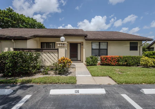 Homes for sale in Royal Palm Beach, FL | 126 Manchineel Ct, Royal Palm Beach, FL 33411 | MLS# B26043857
