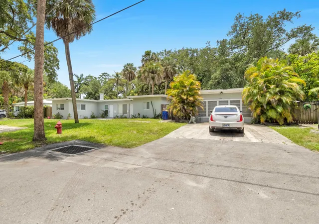 Homes for sale in Fort Lauderdale, FL | 1548 Sw 23rd Ct, Fort Lauderdale, FL 33315 | MLS# B26043864