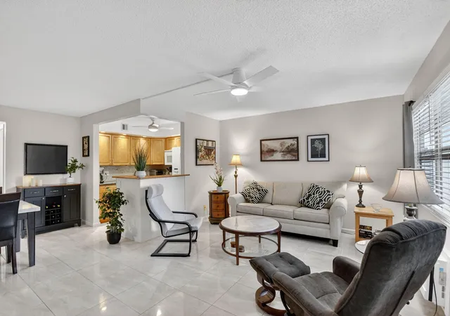 Homes for sale in Deerfield Beach, FL | 438 Tilford U, Deerfield Beach, FL 33442 | MLS# B26043889