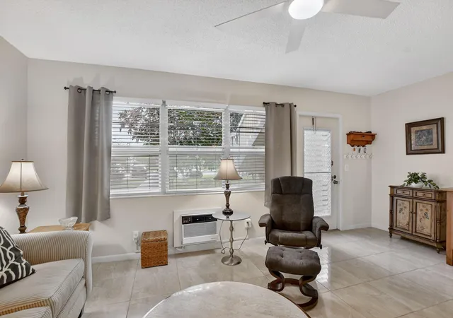 Homes for sale in Deerfield Beach, FL | 438 Tilford U, Deerfield Beach, FL 33442 | MLS# B26043889