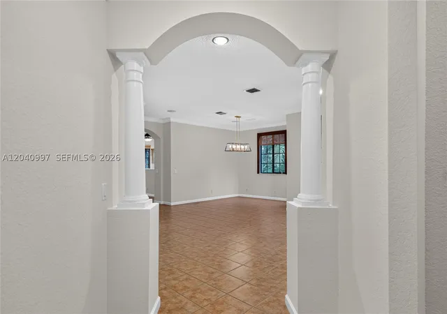 Listing Photo 5 - Condo for sale in building located at 2767 Kinsington Cir, Weston, FL 33332 - Unit #8-4