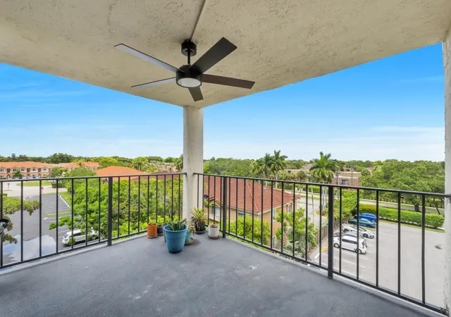 Homes for sale in Tamarac, FL | 6190 Woodlands Blvd #513, Tamarac, FL 33319 | MLS# B26043970