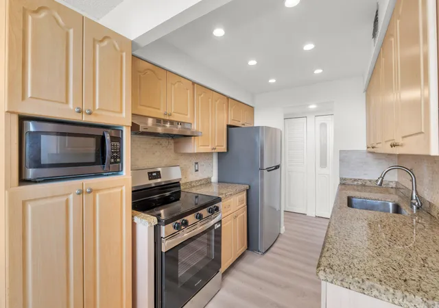 Homes for sale in Tamarac, FL | 6190 Woodlands Blvd #513, Tamarac, FL 33319 | MLS# B26043970