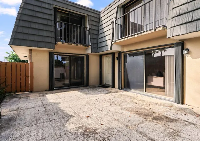 2nd image of 2229 22nd Wy, West Palm Beach, FL 33407 | MLS# B26043980