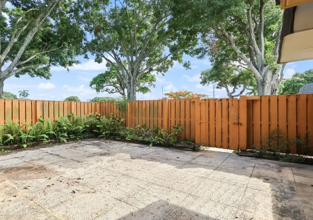 3rd image of 2229 22Nd Wy, West Palm Beach, FL 33407 | MLS# B26043980