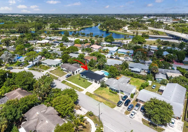 3rd image of 707 Sunset Dr, ,, FL 33461 | MLS# B26044032