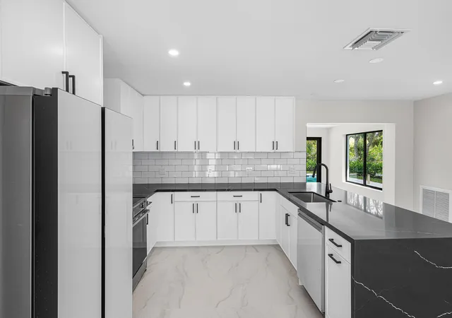5th image of 707 Sunset Dr, ,, FL 33461 | MLS# B26044032