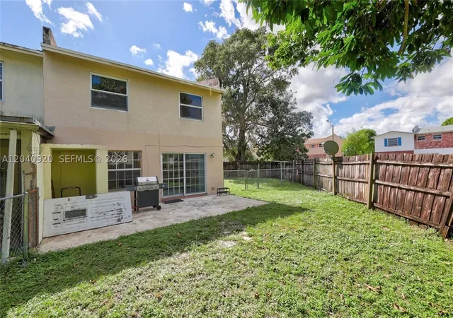 Photo 2 of Townhouse for sale at 350 Sunshine Dr, Coconut Creek, FL 33066 | MLS# A12040920 | Listing updated on 2026-08-25