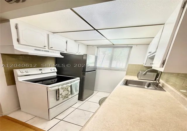 2nd image of 2145 Pierce St #206, Hollywood, FL 33020 | MLS# A12040612