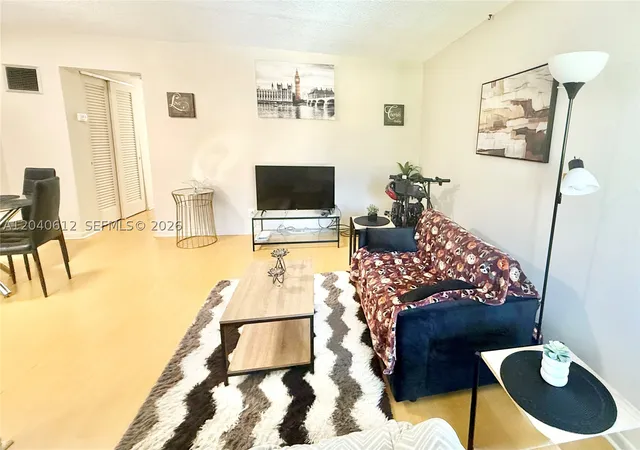 5th image of 2145 Pierce St #206, Hollywood, FL 33020 | MLS# A12040612