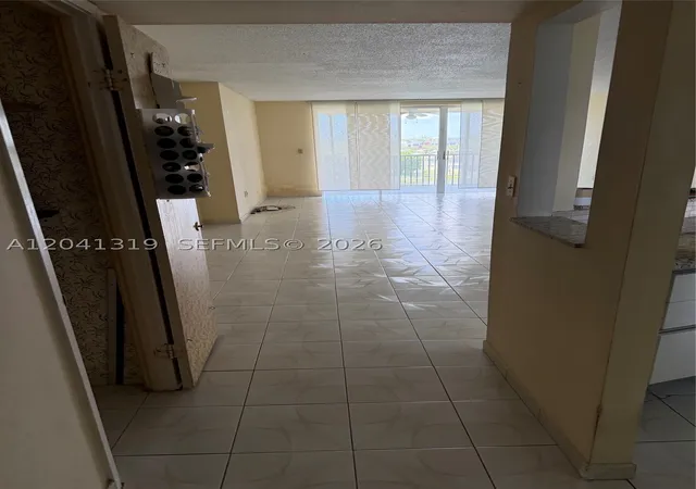 2nd image of 1750 Ne 191st St #627-4, Miami, FL 33179 | MLS# A12041319
