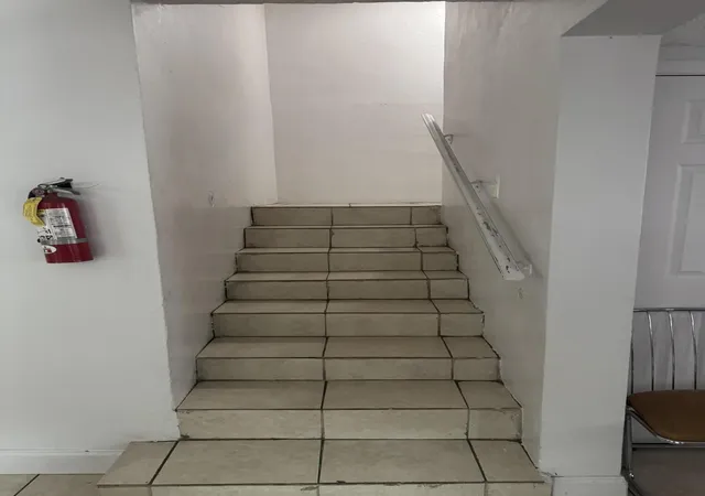 4th image of 910 N F St, ,, FL 33460 | MLS# B26044135