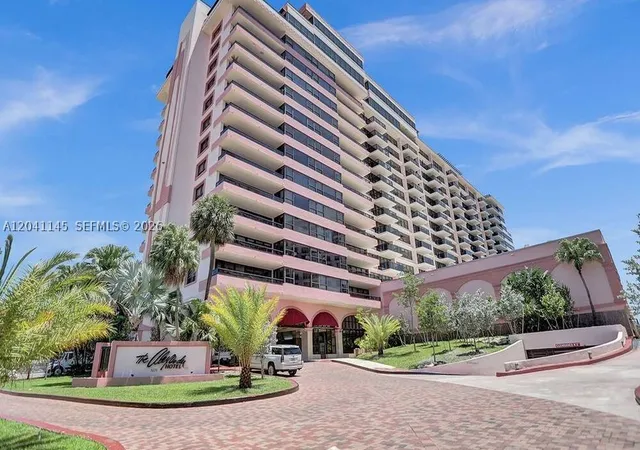 Photo 3 of Condo for sale at 5225 Collins Ave #914, Miami Beach, FL 33140 | MLS# A12041145 | Listing updated on 2026-08-26