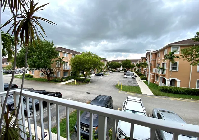 Homes for sale in Hialeah, FL | 7250 177th St, Hialeah, FL 33015 | Houzeo