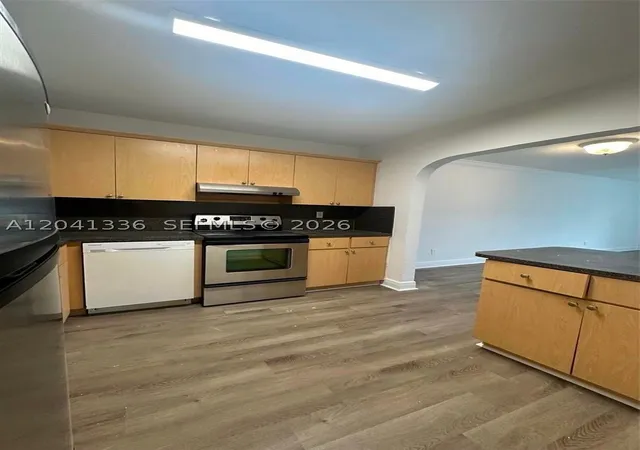 Photo 3 of Condo for sale at 980 Ne 170th St #214, Miami, FL 33162 | MLS# A12041336 | Listing updated on 2026-10-05