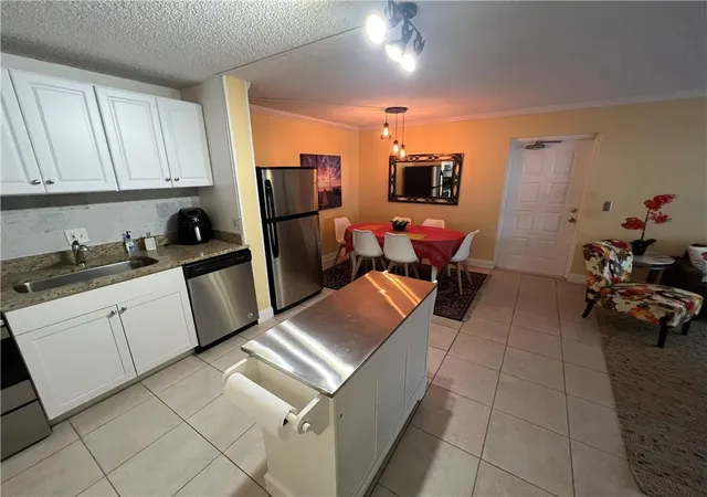 3rd image of 1009 Green Pine Blvd #G1, West Palm Beach, FL 33409 | MLS# B26044230