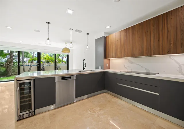 Photo 2 of Sale Pending at 21387 Marina Cove Cir #12-F, Miami, FL 33180 | MLS# A12041475 | Listing updated on 2026-10-06