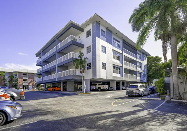 2nd image of 2420 Se 17th St #401c, Fort Lauderdale, FL 33316 | MLS# B26044303