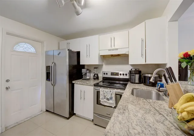 4th image of 3777 Nw 78Th Ave #10D, Hollywood, FL 33024 | MLS# B26044302