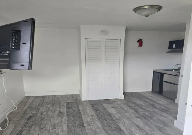 14th image of 2467 Nw 90th St, Miami, FL 33147 | MLS# B26044355